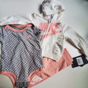 ⚡Nike 3 Piece Set - 6  Month⚡